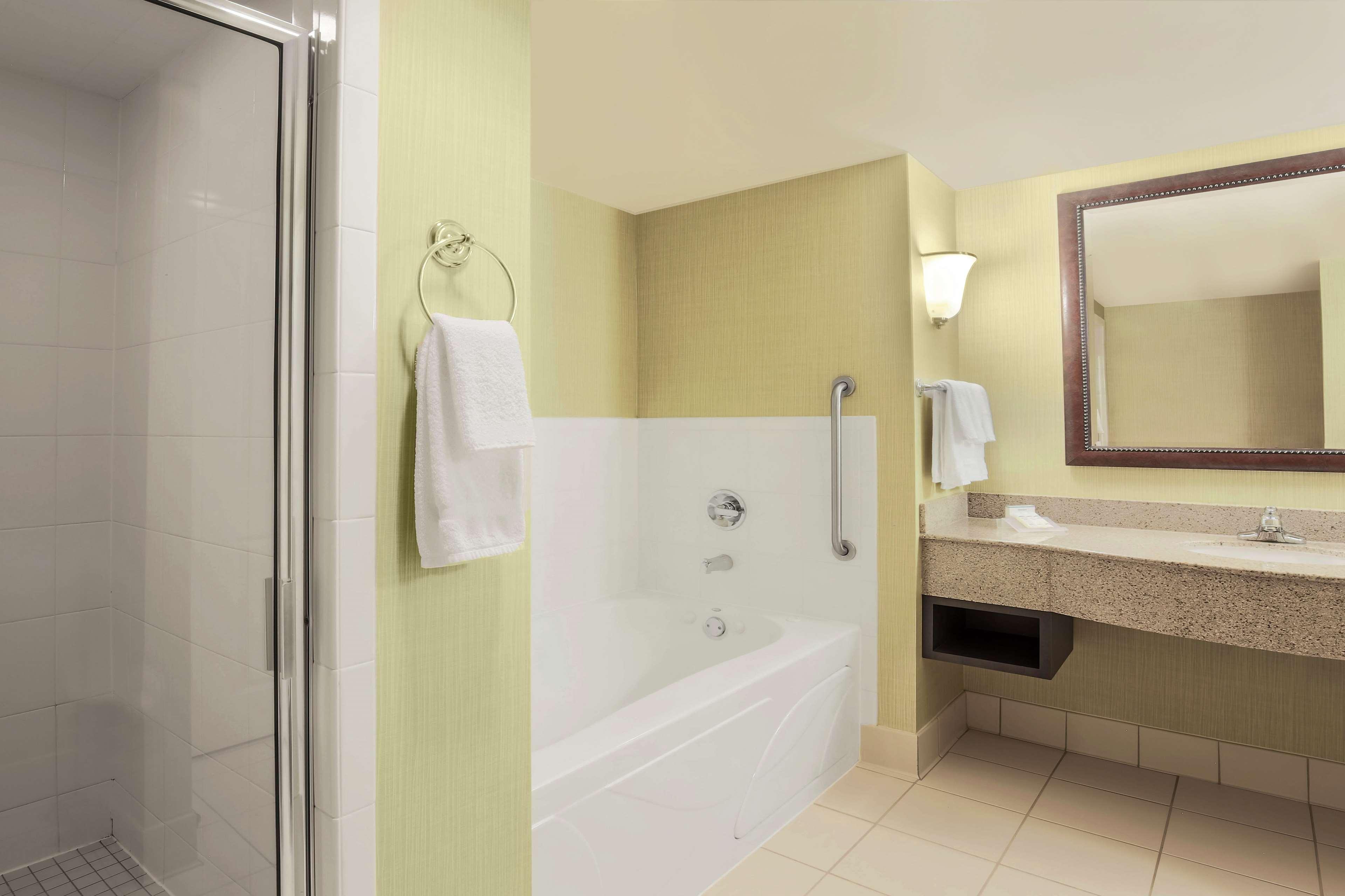 Hilton Garden Inn Chicago/Midway Airport Bedford Park Exterior foto