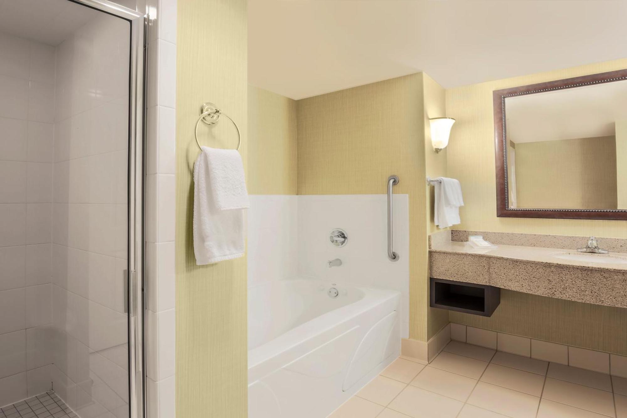 Hilton Garden Inn Chicago/Midway Airport Bedford Park Exterior foto