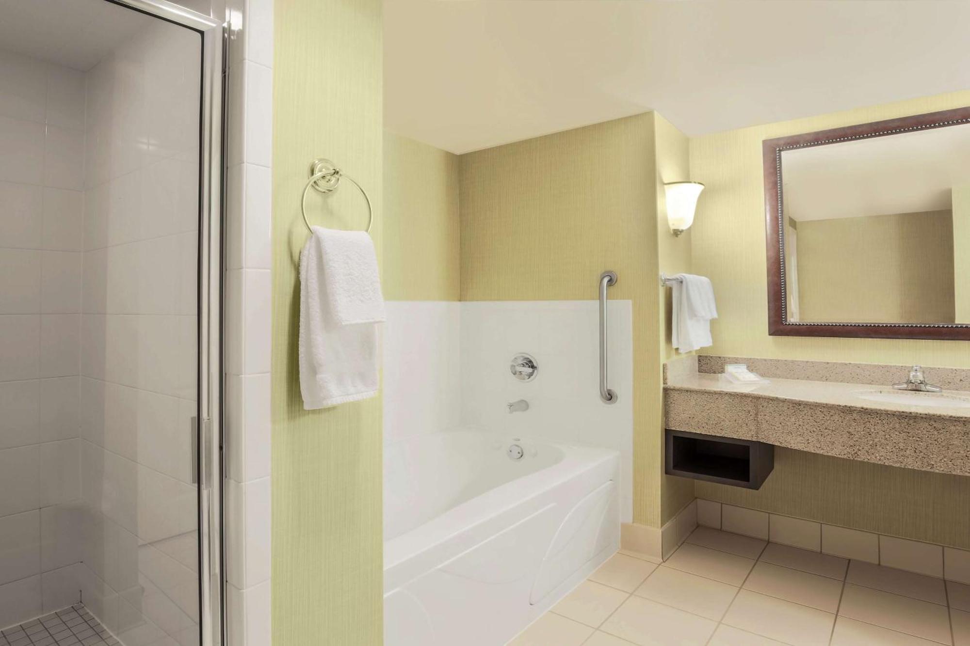 Hilton Garden Inn Chicago/Midway Airport Bedford Park Exterior foto