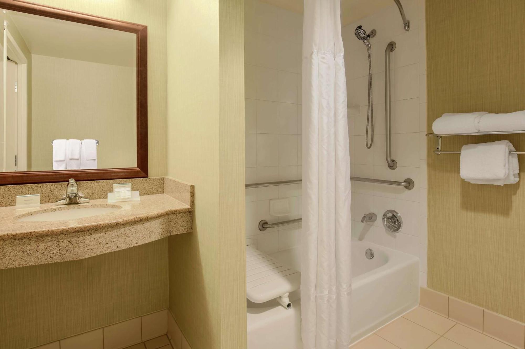 Hilton Garden Inn Chicago/Midway Airport Bedford Park Exterior foto