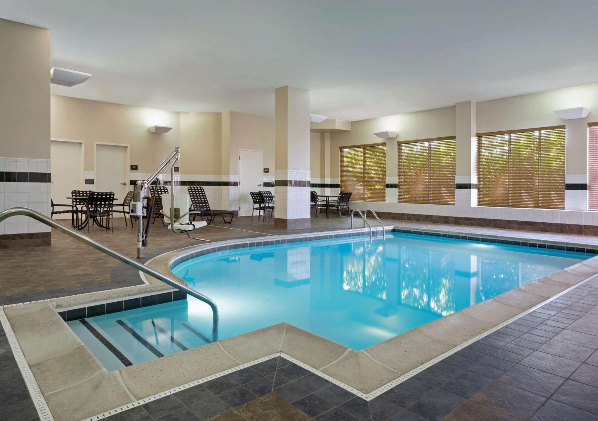 Hilton Garden Inn Chicago/Midway Airport Bedford Park Exterior foto