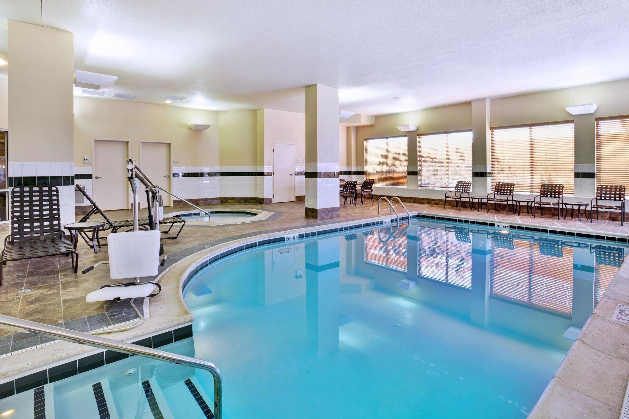 Hilton Garden Inn Chicago/Midway Airport Bedford Park Exterior foto